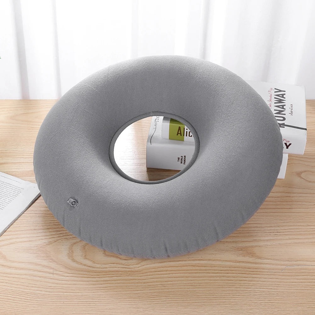 Coussin hémorroïdes gonflable avec une pompe fournie