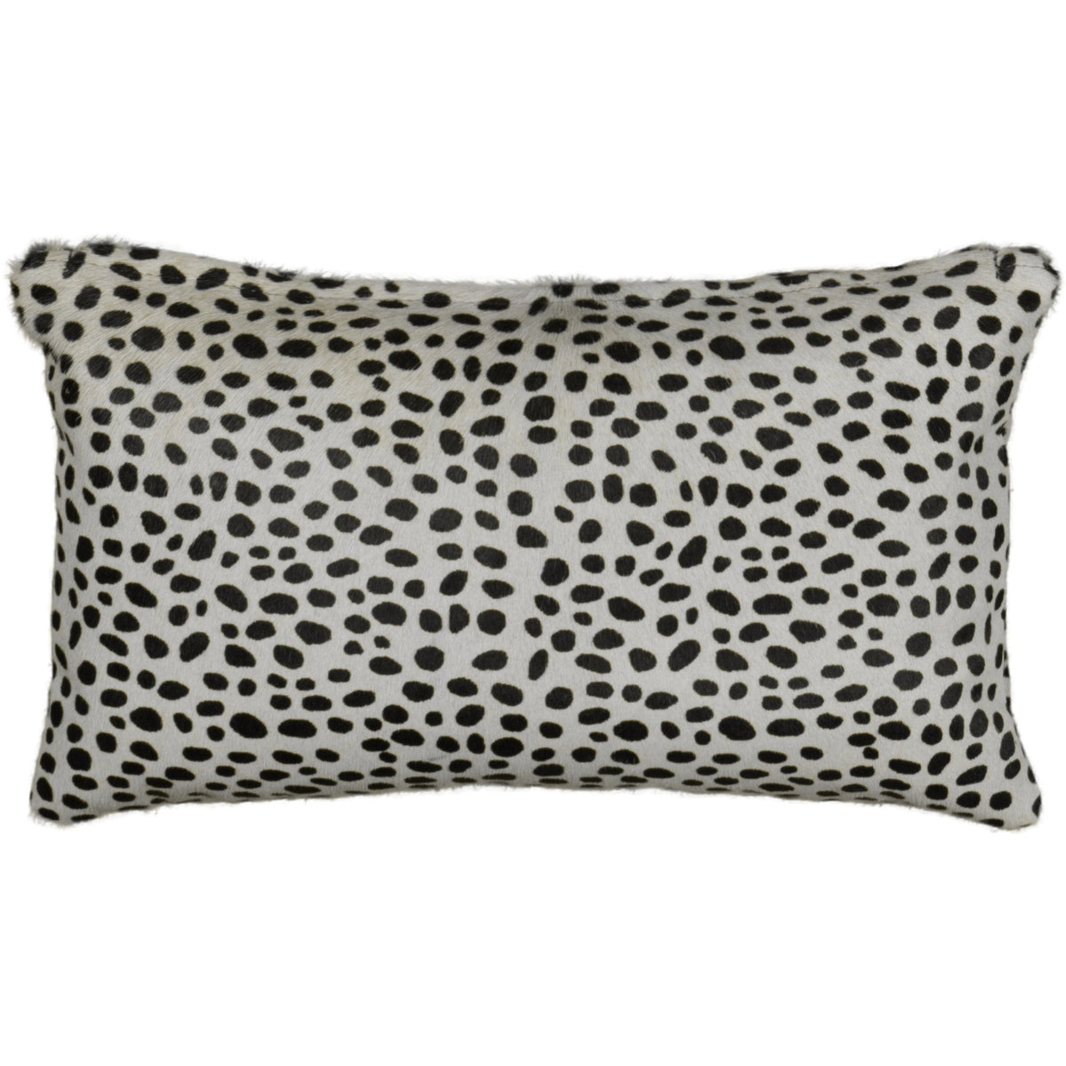 Coussin peau de vache imprimé dalmatien, rectangulaire 30x50 cm vu de face, petites taches noires sur fond crème