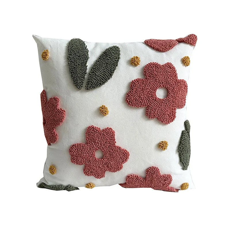 Coussin brodé fleurs carré et décoratif sur fond blanc