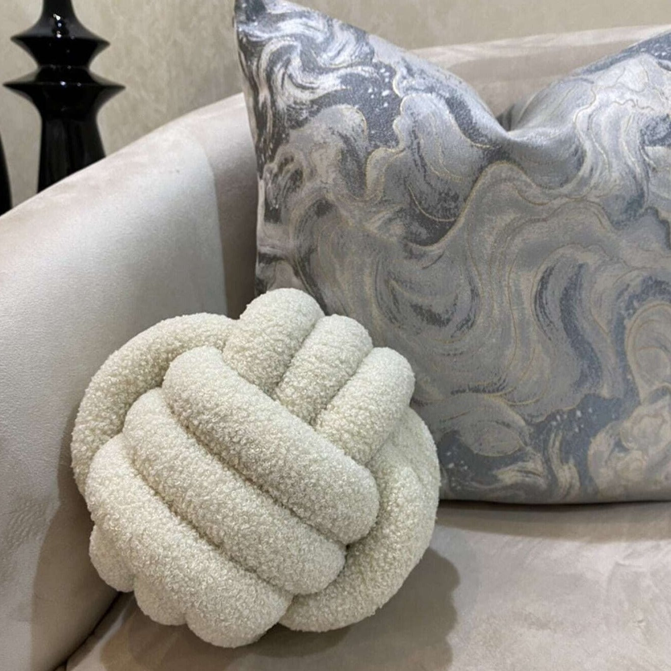 Coussin noeud beige