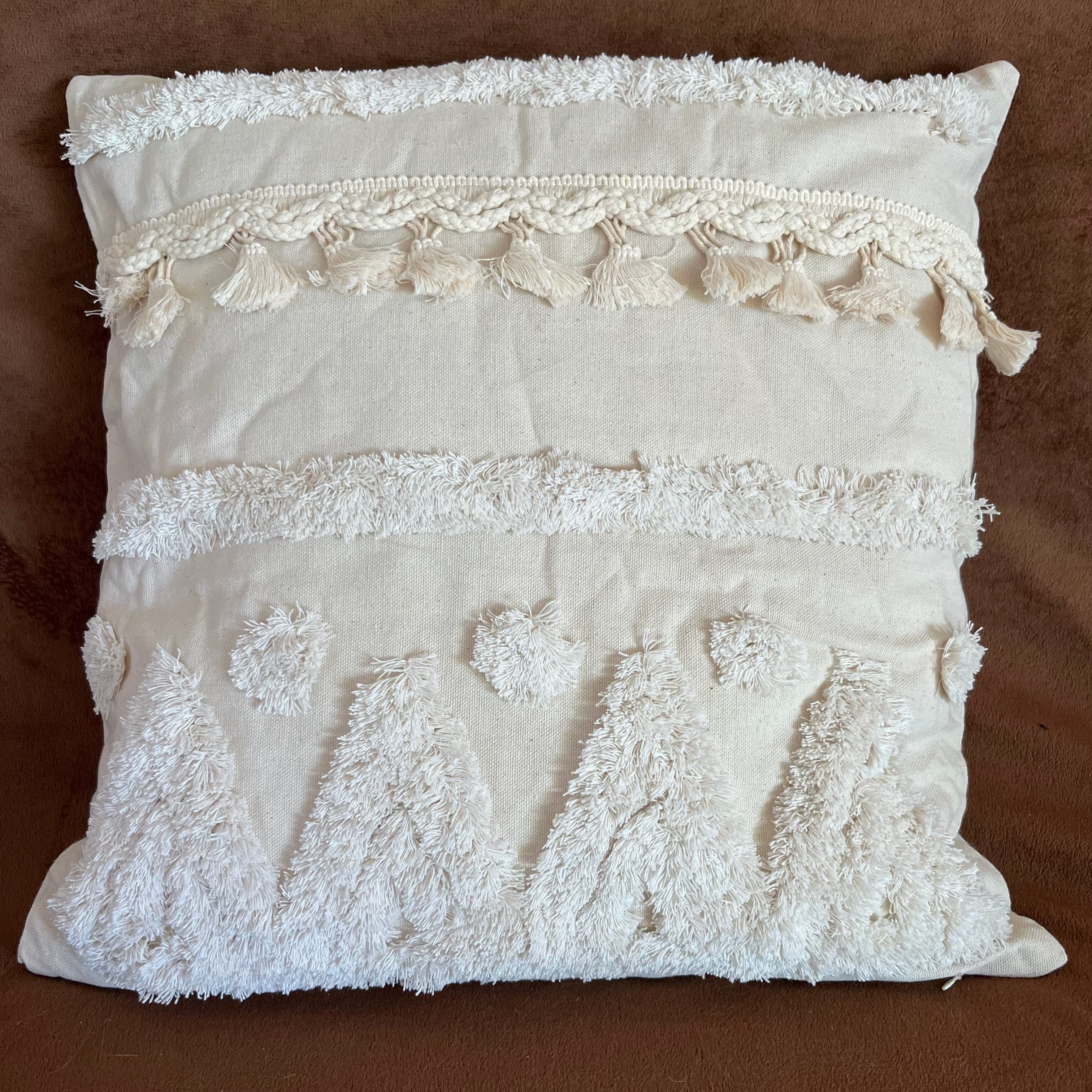 Coussin boheme blanc avec cercles brodés