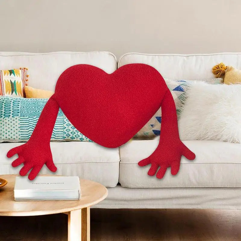 Coussin coeur rouge étreignant romantique