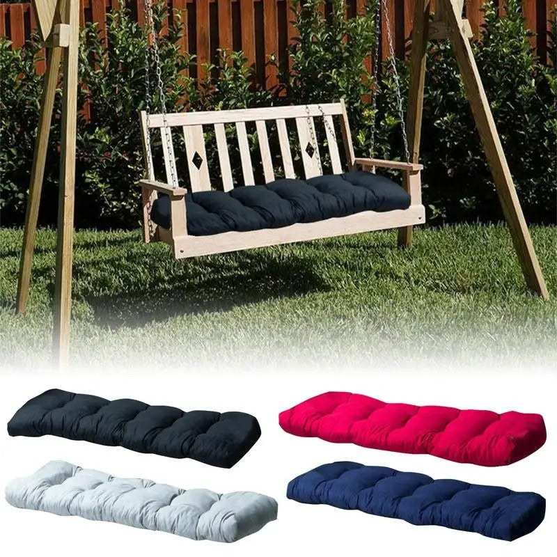 Coussin balancelle 3 places confortable et pratique poser sur une ballancelles dans un jardin 