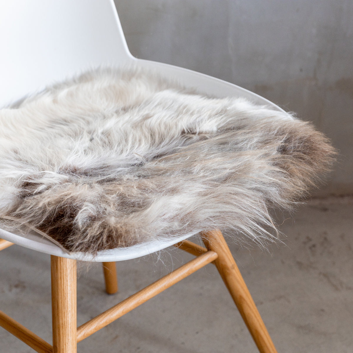 Coussin de chaise peau de mouton Texel gris chiné - vue 2