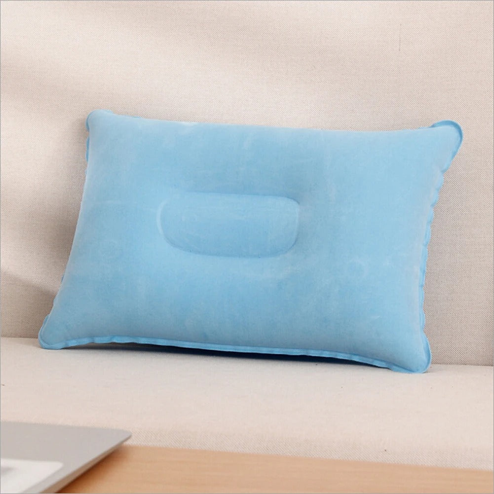 Coussin de plage doux et confortable poser sur un canapé