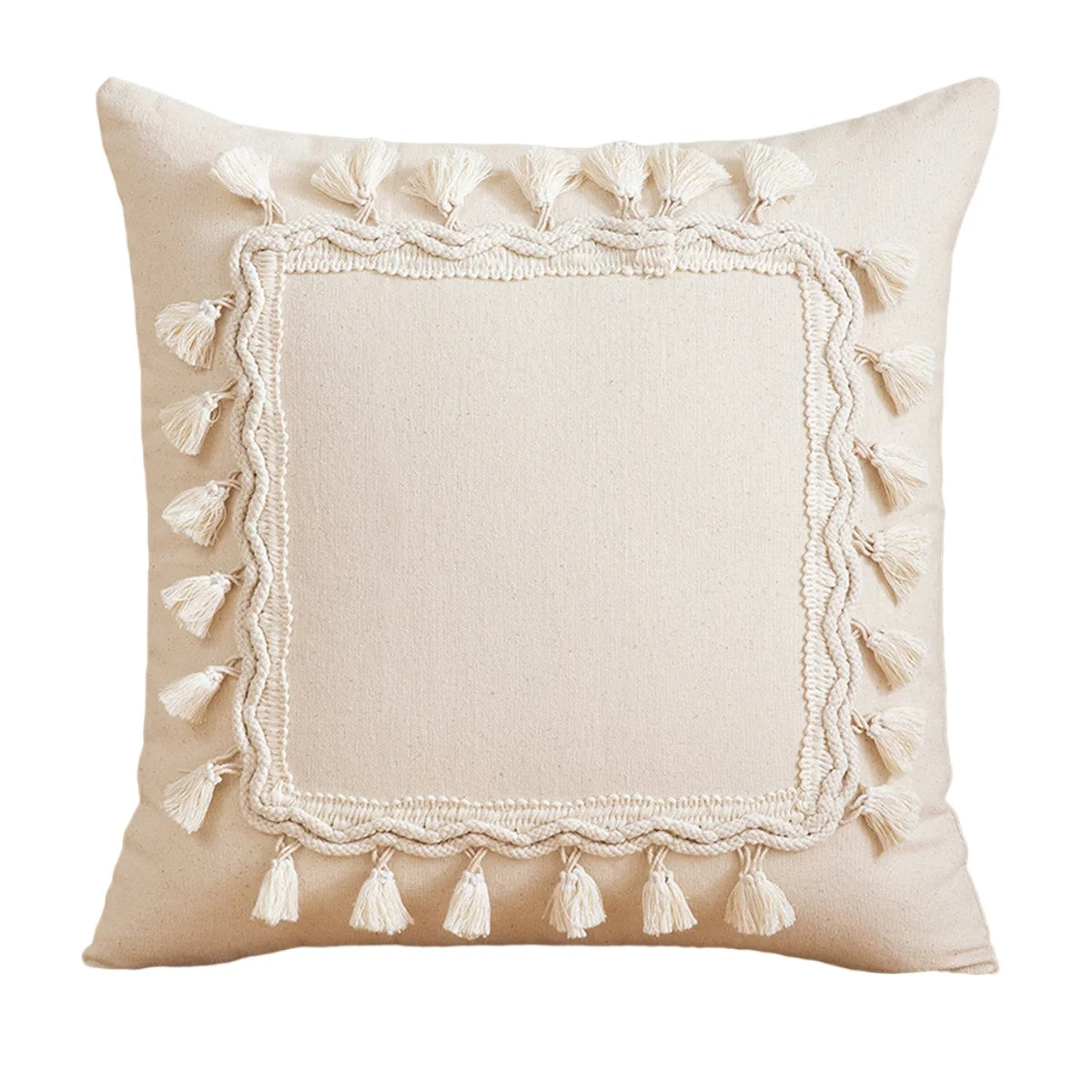 Coussin berbere beige et carré à pampilles sur fond blanc