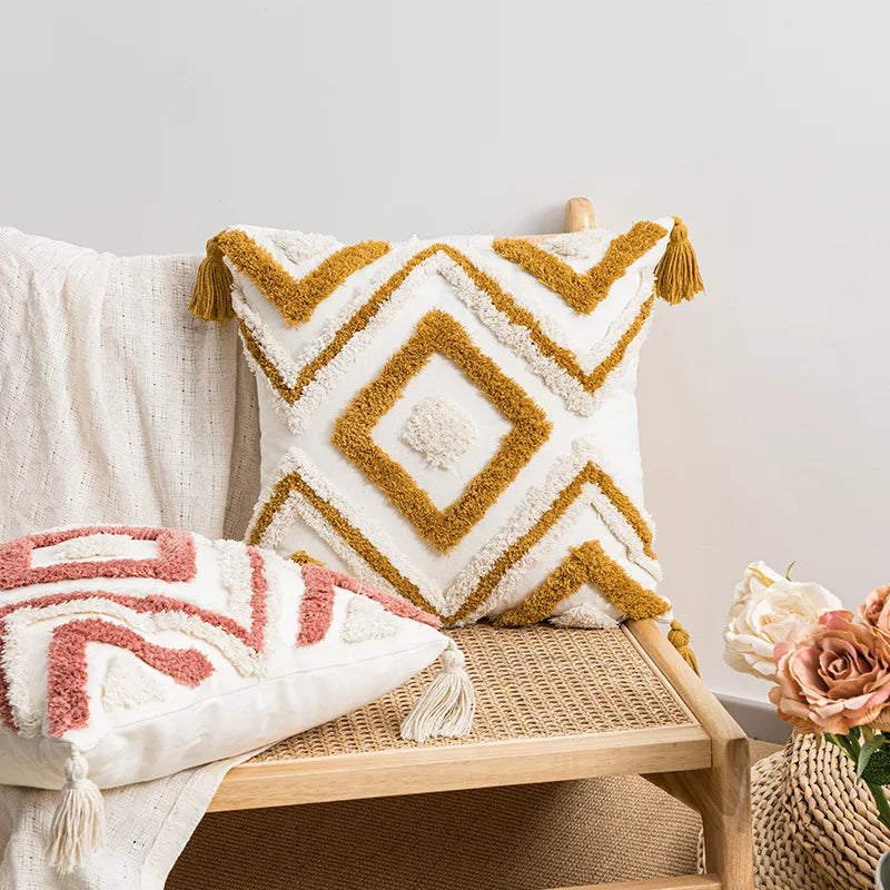 Coussin berbere coloré avec motifs géométriques