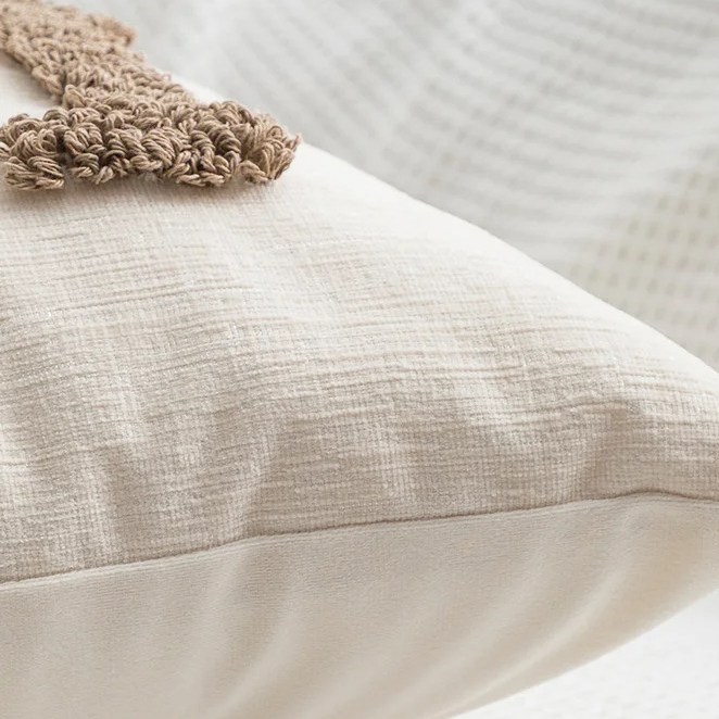 Coussin brodé amour et carré avec inscription love