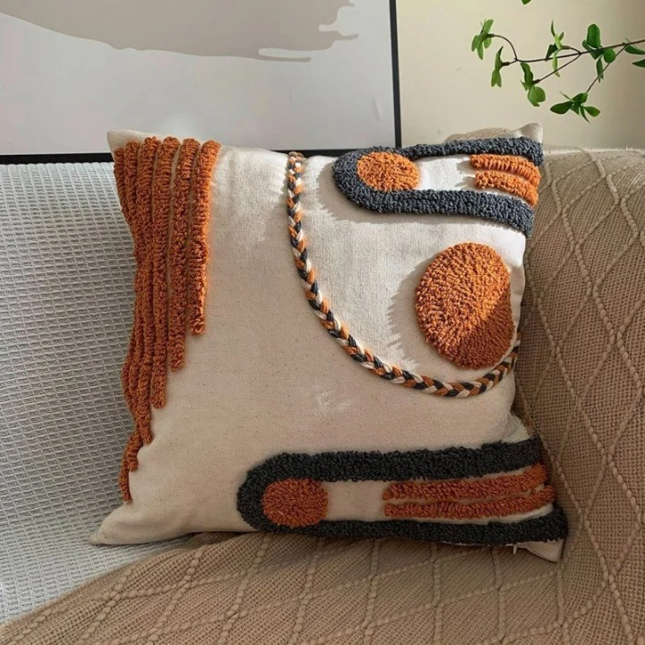 Coussin brodé ethnique avec motifs géométriques