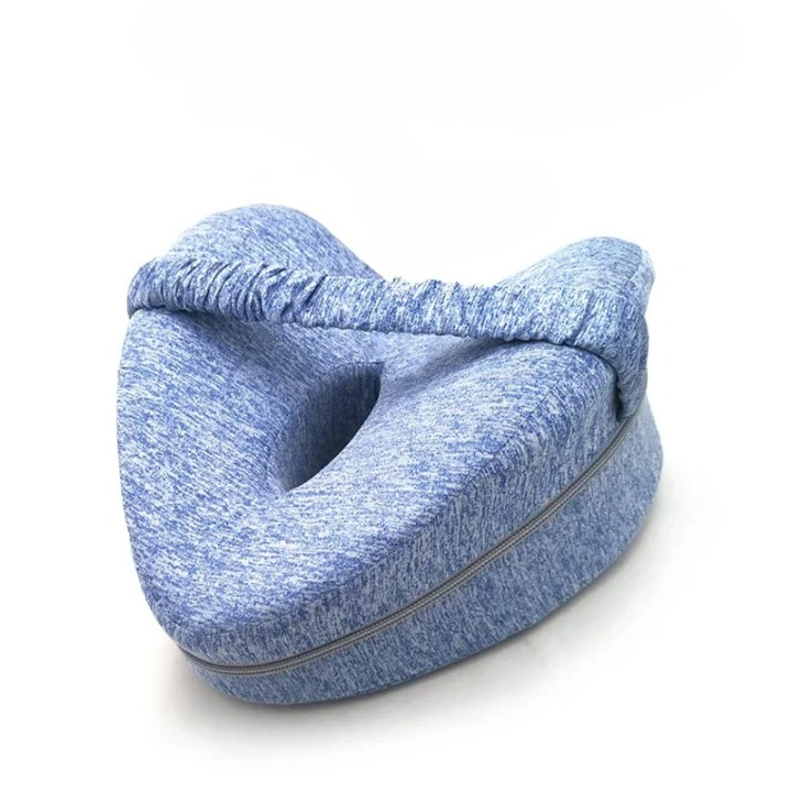 Coussin genoux nuit à mémoire de forme sur fond blanc