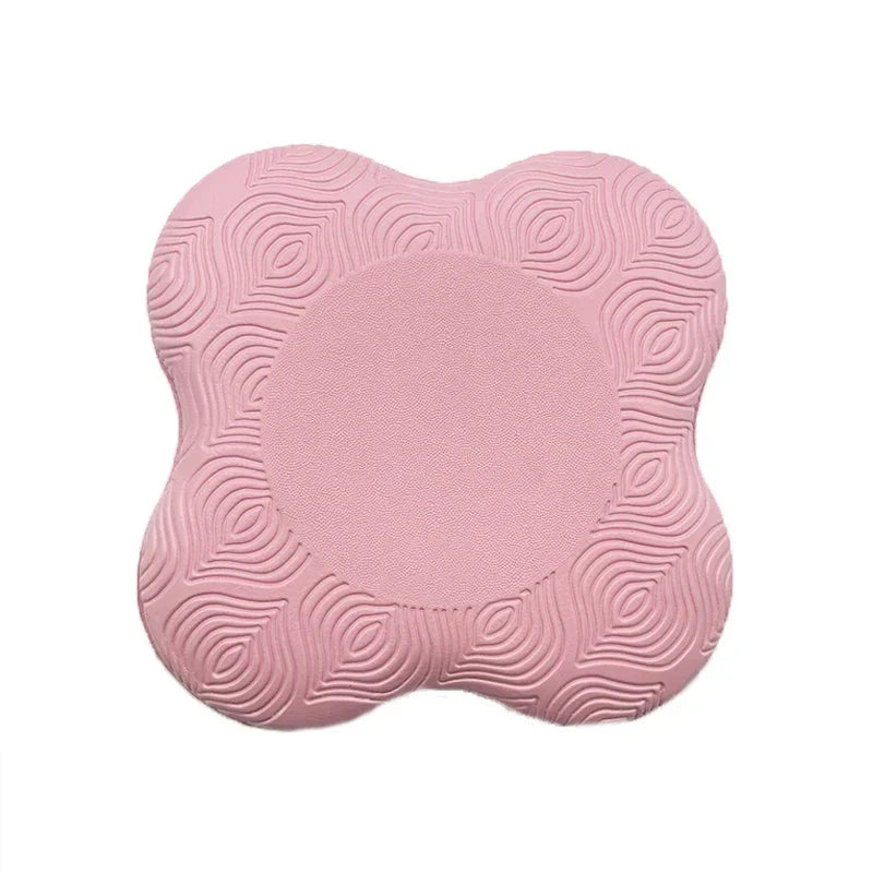 Coussin genoux yoga rose et épais sur fond blanc