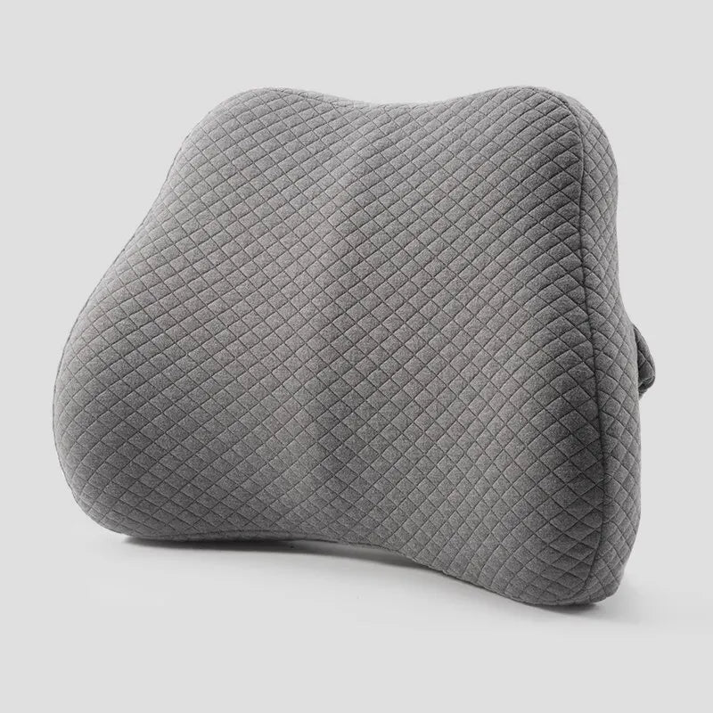 Coussin orthopédique lombaire pour le dos ici sur un fond gris.