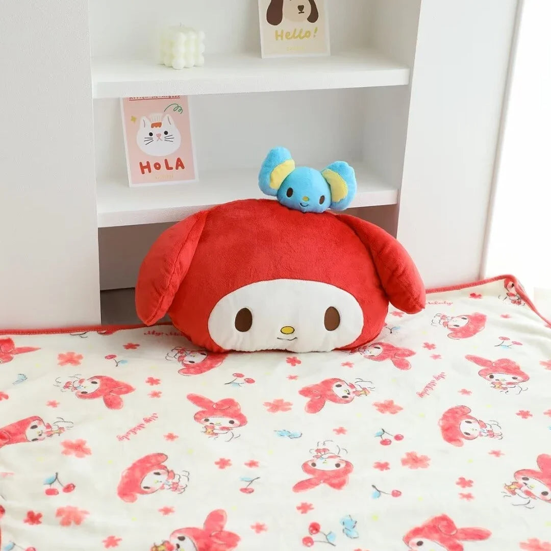 Coussin personnage manga My Melody sur un lit